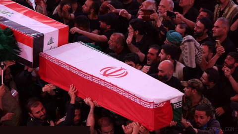 Suudi-Amerikan saldırısı sonrası İranlı ve Iraklı şehitler Kerbela’daki kutsal mekâna nakledildi