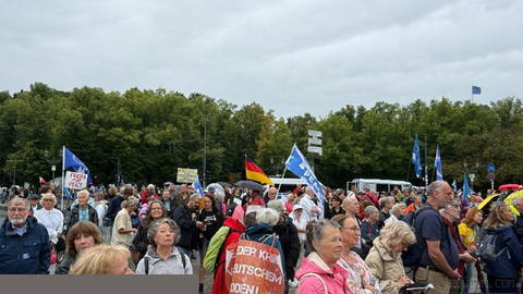 Hundreds of people ignored rain and rallied near the Brandenburg Gate