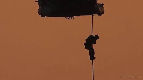İtalyan donanması uluslararası sularda bir Rus tankerine el koydu