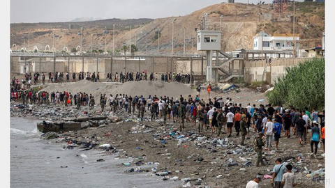 Fas’tan Ceuta’ya (Kuzey Afrika’daki İspanyol şehri) yoğun göçmen girişinde hayatını kaybedenlerin sayısı 72’ye çıktı