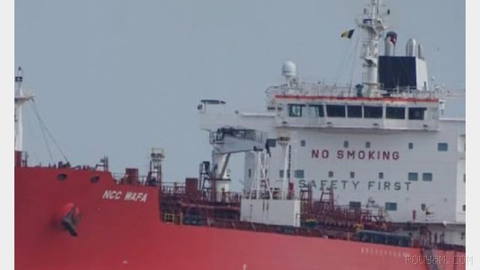 Houthi forces in Yemen say they targeted the Saudi oil tanker «Wafa» in the north of the Red Sea and near