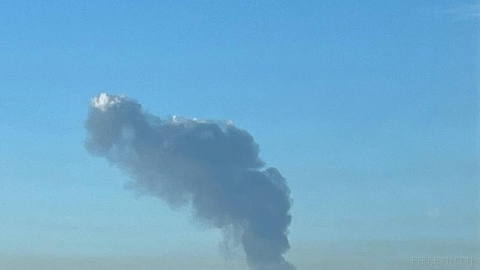 ⚡Güncelleme: Ukrayna insansız hava aracı saldırısı sonrası Rusya’nın Yaroslavl kentinde büyük bir petrol rafinerisi alev aldı.