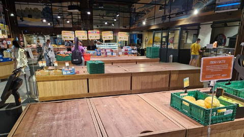 Russian strikes leave Kyiv supermarkets with empty shelves