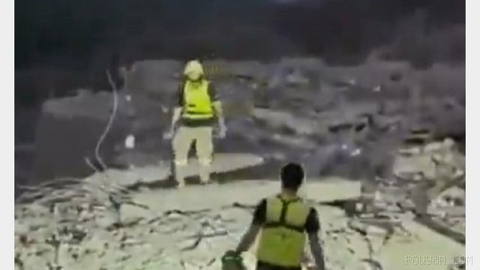 Six people were killed in an Israeli airstrike on the settlement of Anṣār in southern Lebanon. Lebanon’s Civil Defense announced this news.
