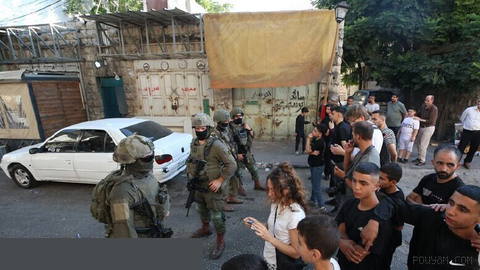 🚨 Israeli occupiers continue to besiege three Palestinian homes in the