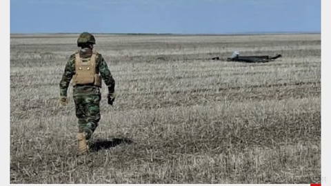 Moldova Dışişleri Bakanlığı, giriş yaptıktan sonra patlayan kimliği belirsiz bir dronun bu ülkenin hava sahasını ihlal etmesini kınadı.