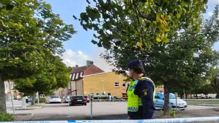 İsveç’in merkezinde bir okula kılıçla terör saldırısı: bir kişi hayatını kaybetti!