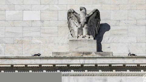 📉 Global markets trade lower as Fed rate hike expectations and renewed