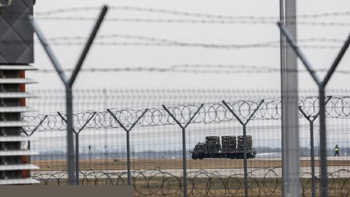 ︎ Poland announces restrictions on low-altitude flights in its eastern