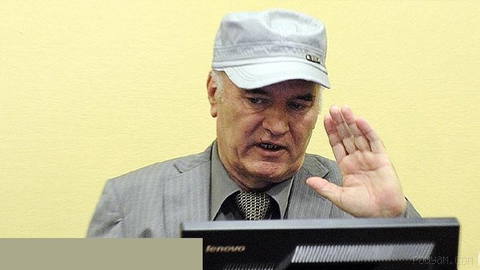 Belgrad’da Sırbistan futbol derbisi, geç ölen mahkûm savaş suçlusu Ratko Mladiç için bir dakikalık saygı duruşuyla başladı