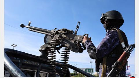 An alliance led by Saudi Arabia announced a wave of Houthi attacks in the early hours of Tuesday
