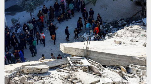 حمله هوایی اسرائیل روز یکشنبه دست‌کم دو فلسطینی را در یک خودرو در نوار غزه کشت و ۱۳ نفر را زخمی کرد.