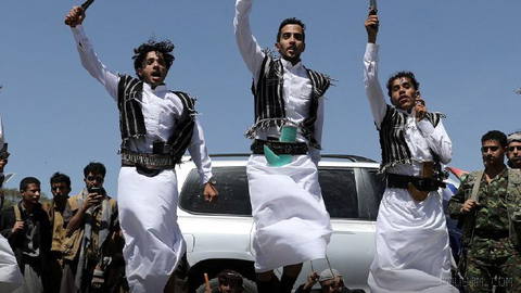 Houthi Foreign Ministry wrote in a new statement: “We have the full and legitimate right to target the gathering of forces of Saudi Arabia.”