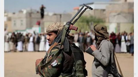 Al Jazeera’s resident reporter in Yemen, citing the country’s legitimate government forces, said that