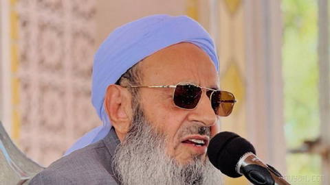 مولوی عبدالحمید ، امام جمعه اهل سنت زاهدان، در مراسم نماز جمعه این شهر