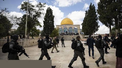 Israeli National Security Minister Itamar Ben-Gvir storms Ibrahimi