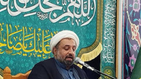 Rشت Emniyet Müdürü, kimliği belirsiz bir kişinin soğukkanlı bir silahla bir din adamına saldırdığını bildirdi.