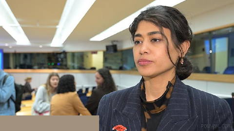 Avrupa Parlamentosu üyesi Rima Hassan, Gazze’deki savaş ve iddia edilen uluslararası hukuk ihlallerine protesto amacıyla Fransa’da bir etkinlikte İsrail bayrağını kaldırdığını söyledi