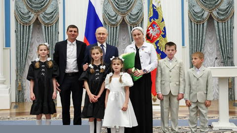 🚨 A father of 13 children, along with his daughter have been killed