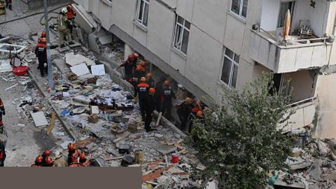 İstanbul’da altı katlı bir bina kısmen çöktü; insanlar enkaz altında kaldı