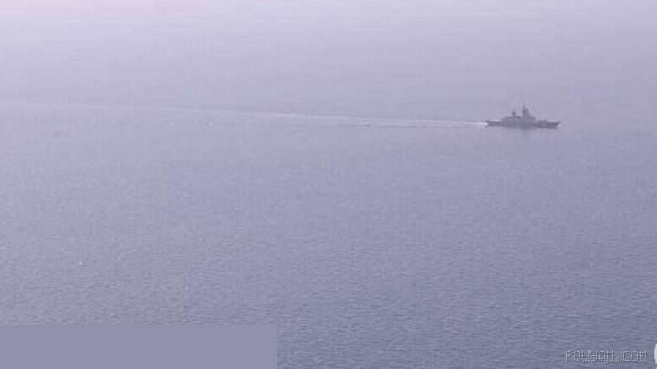 🚢 یک نفتکش در حدود ۱۲۱ مایل دریایی شرقِ دقم با نیروهای نظامی درگیر شد