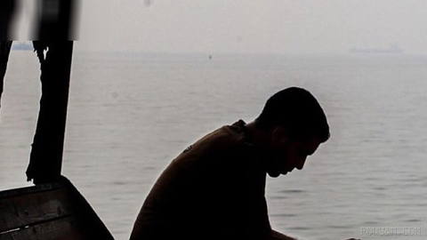 Euronews spoke to a crew member of a cargo vessel anchored off Pakistan