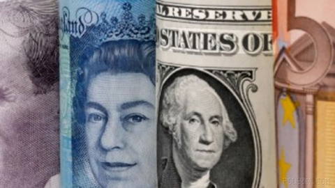 Weak U.S. labor market keeps dollar near its lowest level against major currencies