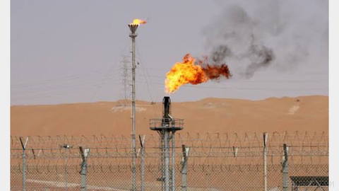 Suudi Arabistan, beklenenden farklı olarak Asya’ya petrolün resmi satış fiyatını gelecek ay için düşürdü