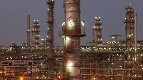 قطر انرژی در حال پیشبرد توسعه صادرات LNG است و گفته می‌شود وامی ۳ میلیارد دلاری (۲.۶۸ میلیارد یورویی) از بانک‌های چینی دریافت کرده است