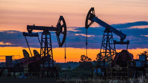 قیمت‌های نفت پس از اظهارات کی‌یف و حملات پهپادی به عربستان سعودی در حال افزایش است؛ بلومبرگ گزارش می‌دهد.