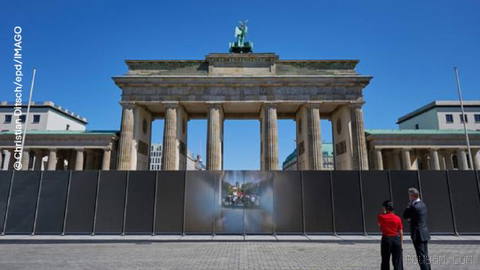 📸 Photo of the Day: A Reminder of a Wall That Symbolized Dictatorship