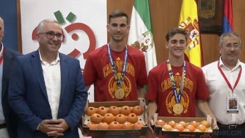 🍅 World Cup Tomato Champions Are Given Tomatoes