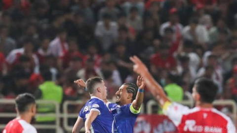 دربی ۱۰۷ فوتبال ایران میان استقلال و پرسپولیس در ورزشگاه نقش‌جهان اصفهان با تساوی یک بر یک به پایان رسید؛ دیداری که هر د…