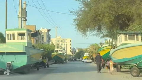 مردم بندرعباس قایق‌های خود را جلوی خانه‌ها پارک کردند