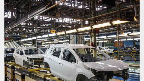 Data from three of Iran’s largest automakers indicate a 30% drop in their production in the spring of this year compared with the same season last year.