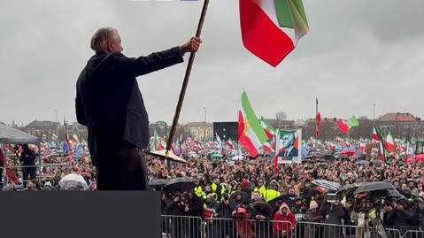 Senator Lindsey Graham, after posting this photo of himself in Munich, wrote: I was incredibly honored to be able to speak in Munich at a rally of 250,000...