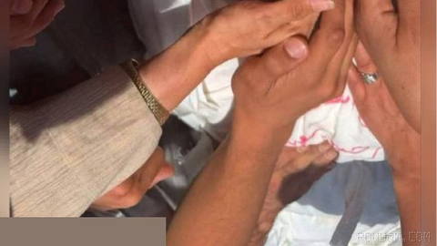 Suçlu Mojtaba Hamaney’in anne babasına lanet