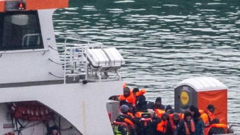 British newspaper The Telegraph reports the Islamic Republic is using human smuggling networks