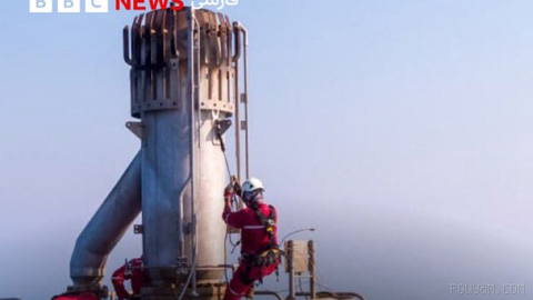 Buşehr Valisi, son savaşta zarar gören tesislerin yeniden inşası kapsamında,