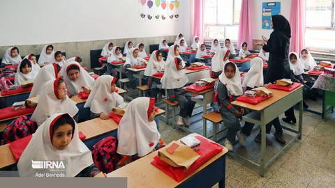 ABD-İsrail saldırılarında hasar gören okullar Tahran’da yeni döneme hazır