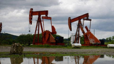 Hürmüz Boğazı’nda deniz ulaşımına yönelik kısıtlamaların sürmesi ve İslam Cumhuriyeti’nin müzakereleri hakkındaki belirsizlik küresel petrol fiyatlarını artırdı