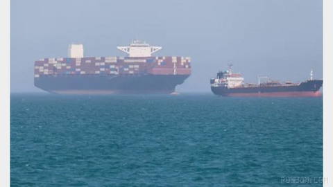 Deputy for Commercial Services at Iran’s Trade Development Organization says the country’s non-oil trade has fallen by about 30% in the first four months of the year