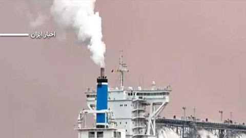 Shipping tracking company «Tankers Trakers» says a giant oil tanker belonging to the National Iranian Tanker Company loaded about two million barrels of crude oil