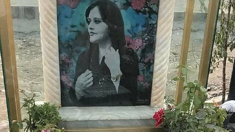 امجد امینی و مژگان افتخاری، پدر و مادر مهسا ژینا امینی، در واکنش به