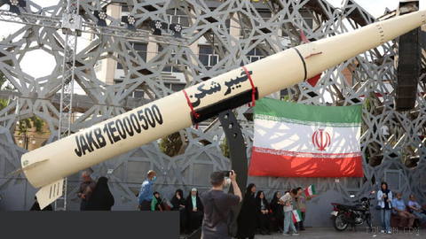 — ایران در حال بازسازی ساختار نظامی خود بر اساس یک «دستورالعمل تهاجمی» تهاجمی‌تر به جای رویکرد معمول دفاعی است.