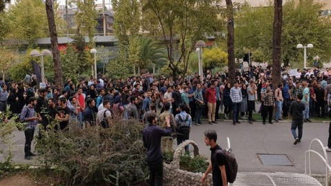 کمیته انضباطی دانشگاه صنعتی امیرکبیر در روزهای اخیر حدود ۱۰ دانشجوی این دانشگاه را در ارتباط با اعتراضات دانشجویی احضار …