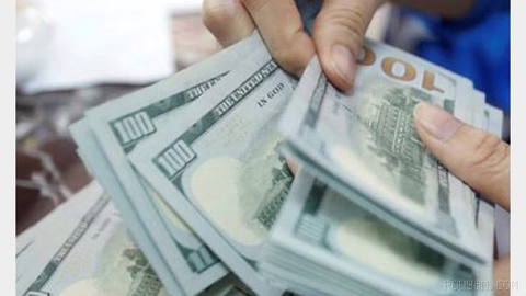The price of the dollar in Iran’s free market reached 205,000 tomans and the Emami coin reached 224 million tomans.