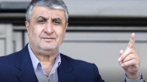 Mohammad Islami, Atom Enerjisi Kurumu Başkanı, Çarşamba 4 Şehrivar’da bir törende...