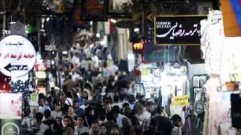 İsrailli WallaNet sitesi analizinde İslam Cumhuriyeti’nin biriyle karmaşık krizlerden birinin eşiğinde olduğunu yazdı