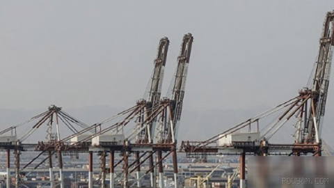 Reuters, in an analytical report, wrote that as the war with the United States reached six months, officials of the Islamic Republic acknowledged increased pressure on Iran’s economy